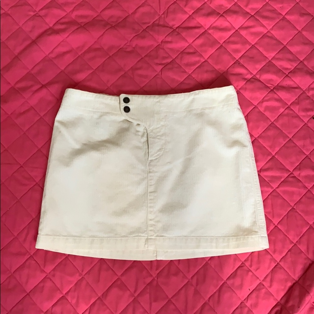 SOLD!! Benetton ♦️♦️♦️Beautiful cream cotton mini skirt.